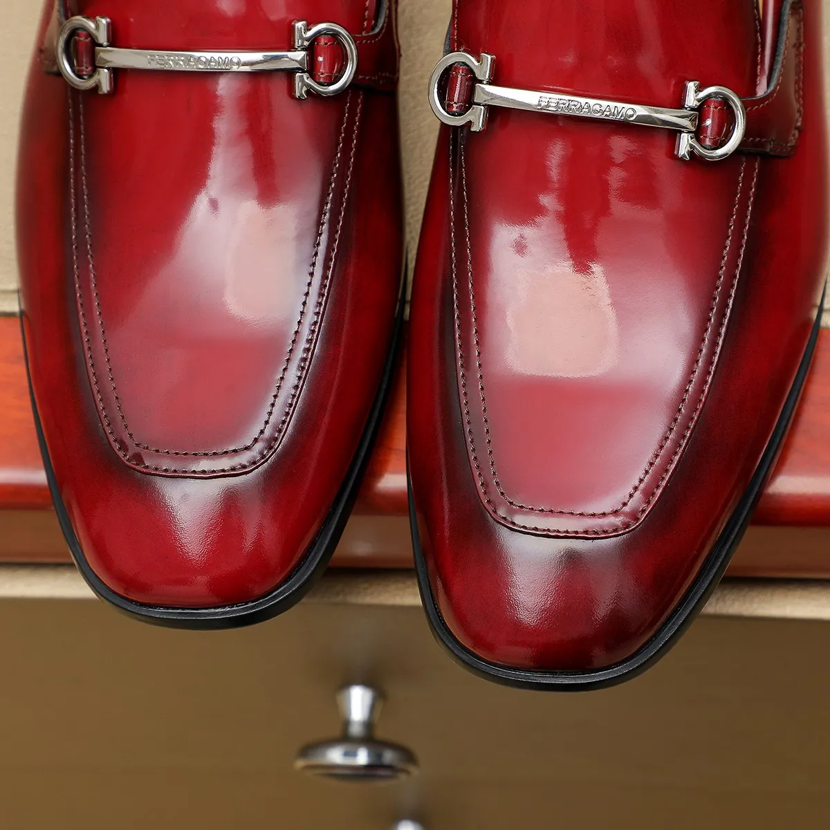 Men's Men's Shoes 260 Ferragamo [Ferragamo] top imported suit men's shoes 💯Original copy of the official website, product materials: selected imported embossed calfskin + luxury hardware buckle accessories ~ imported water-dyed cow 🐂 leather lining. Strong three-dimensional visual effect, original combination outsole, multiple colors available😘 Size: 38-45
